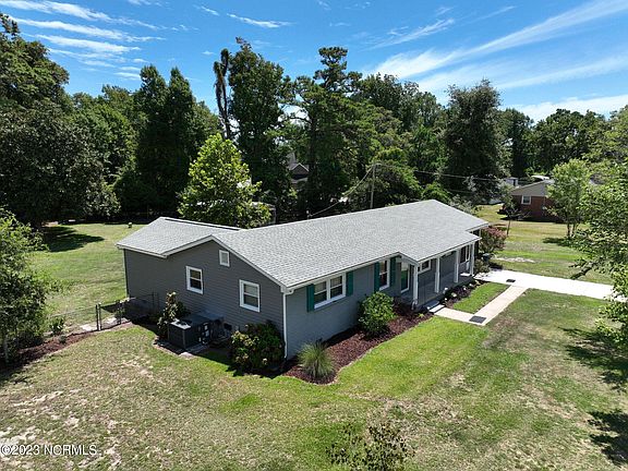 3rd image of 113 Yaupon Drive