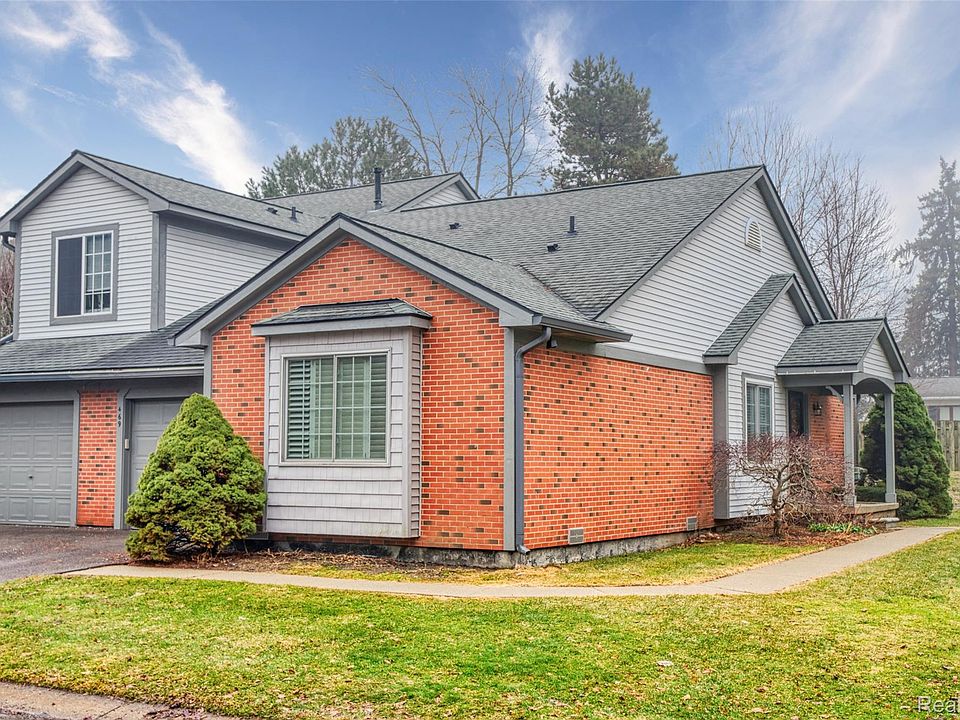1st image of 469 Winwood Cir #121