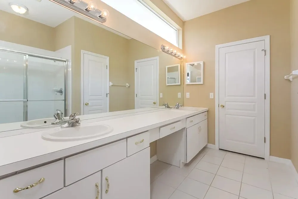 3 bed, 1896 sqft, $2,085 — Photo 3