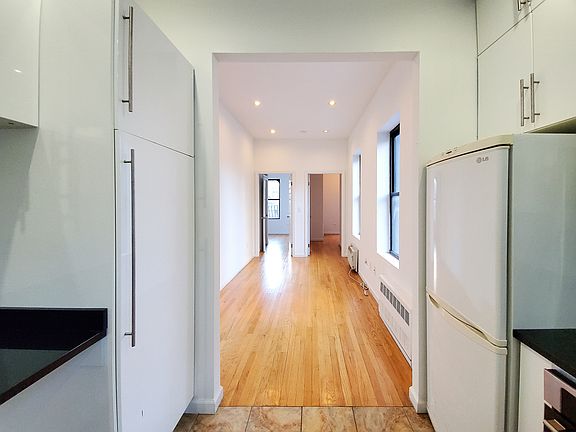 3rd image of 238 E 58th St #12A