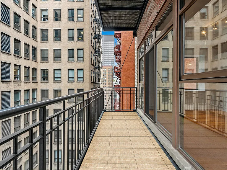 212 W Washington St #1613 — Photo 16