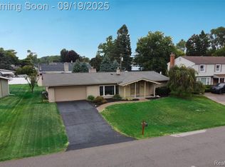 8139 Hedgeway Dr, Shelby Township, MI 48317
