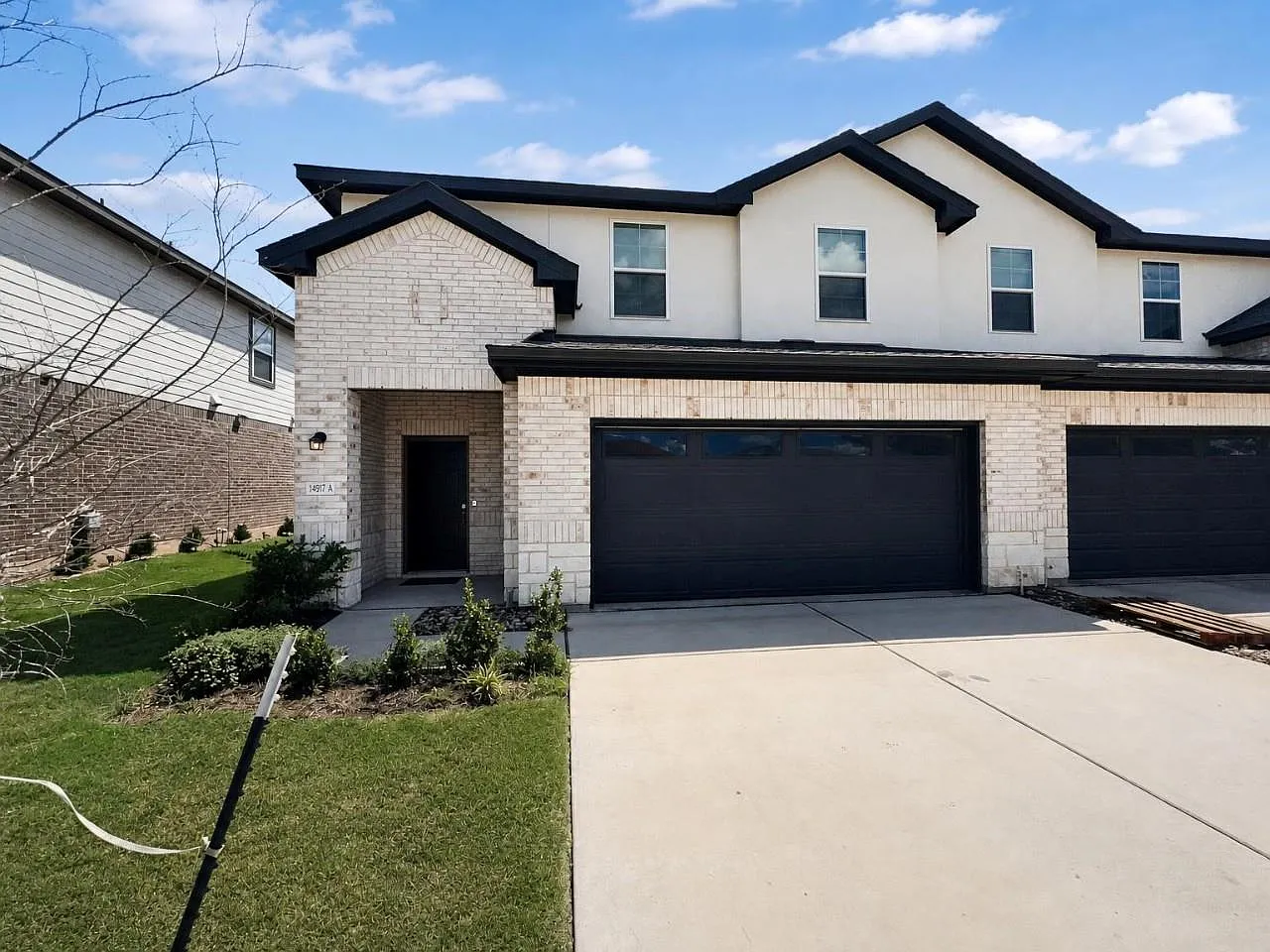 4 bed, 2.5 bath, 1944 sqft, $2,200 — Photo 2