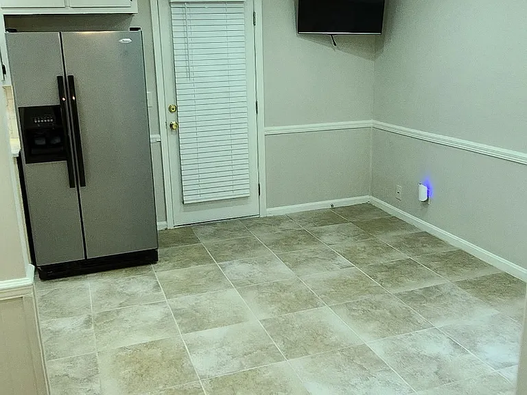 350 Riverdale Dr — Photo 2