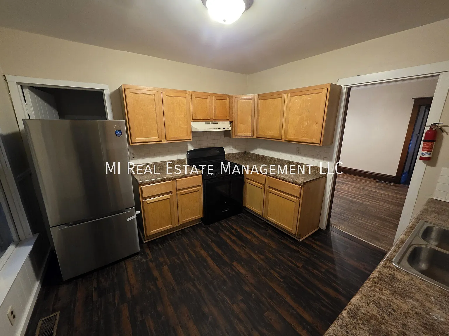 5 bed, 2.0 bath, 2000 sqft, $2,600 — Photo 2