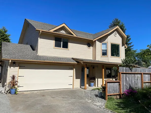 17324 Zia Ct, Brookings, OR 97415