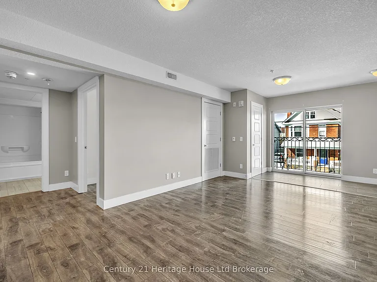 34 Brock St #303 — Photo 9