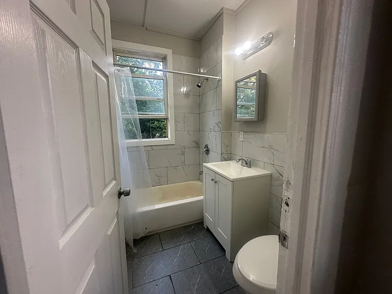 317 W Runyon St #3R — photo 8 of 8