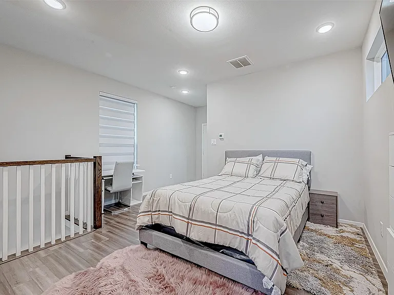 5722 Cullen Blvd #A — Photo 11