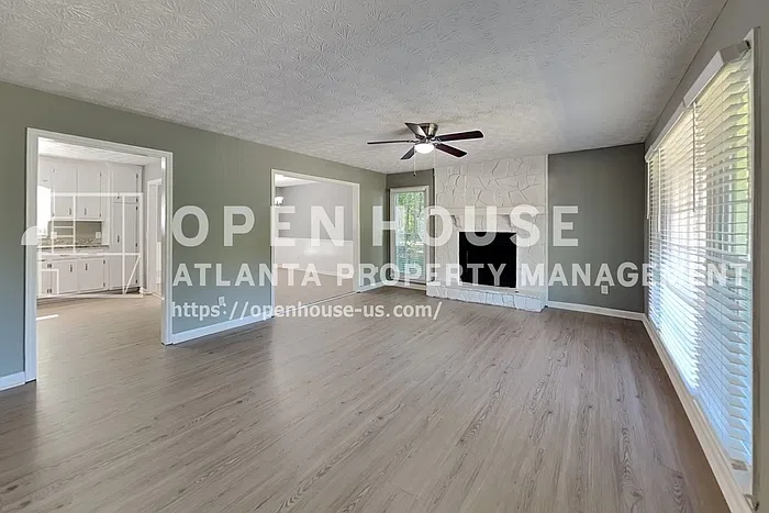3 bed, 2.0 bath, 1456 sqft, $2,050 — Photo 4