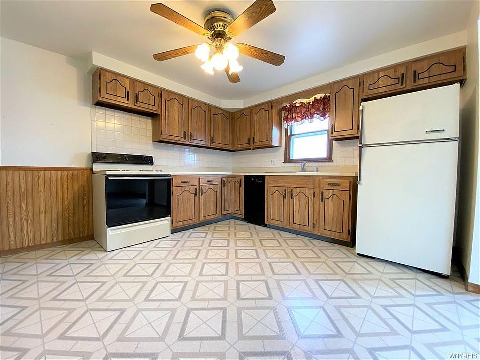 1st image of 11 Jeffrey Dr #1