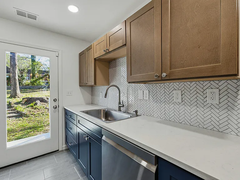 2583 Joyce Ave — Photo 11