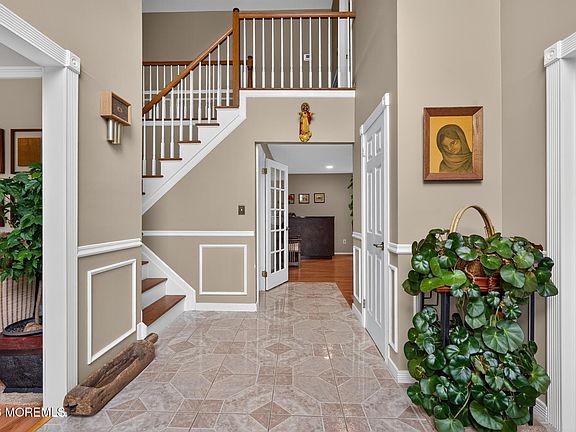 3rd image of 8 Rose Court