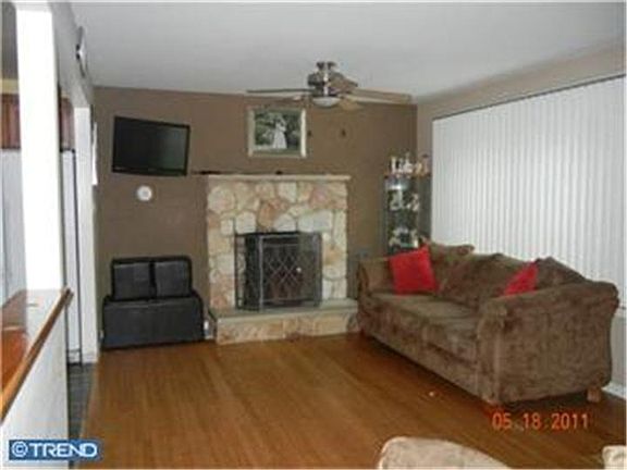 4th image of 250 Woodbury Trnrsvl Rd