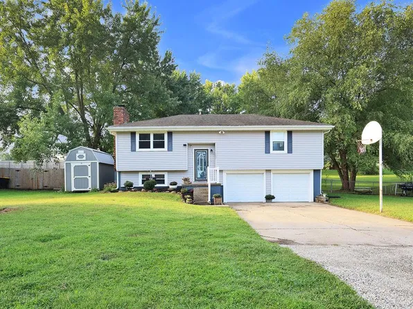 302 W Swenson Dr, Savannah, MO 64485