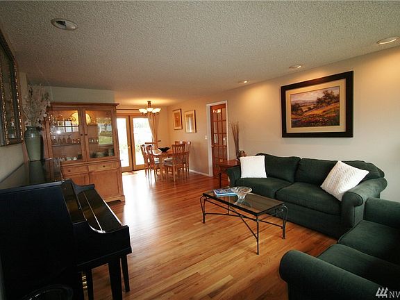 4th image of 135 159th Pl SE