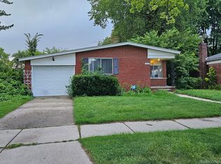 16015 Larkspur St, Roseville, MI 48066