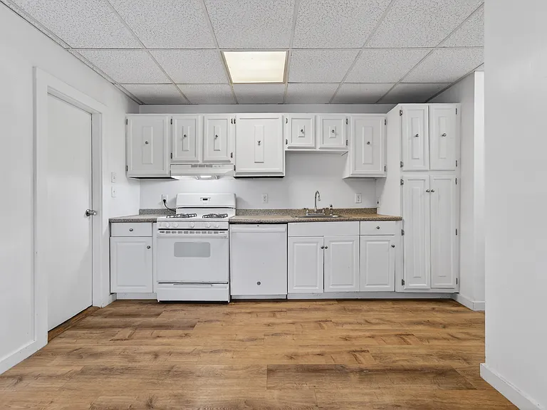 42 Almont St #3R3L — Photo 8