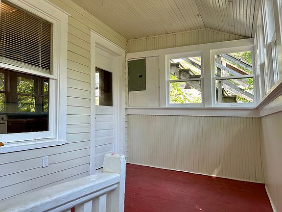 4th image of 421 Park Dr APT 2