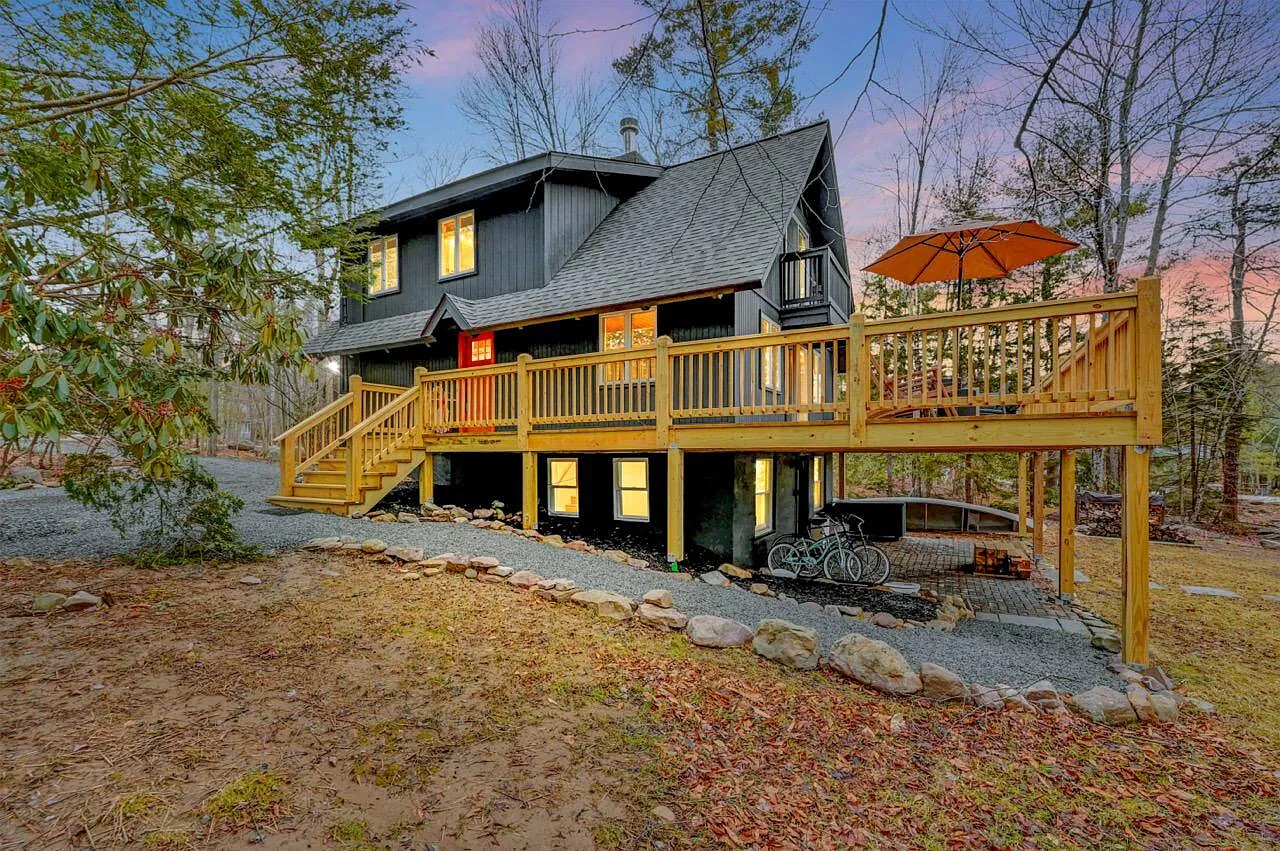 5256 Woodland Ave photo 1