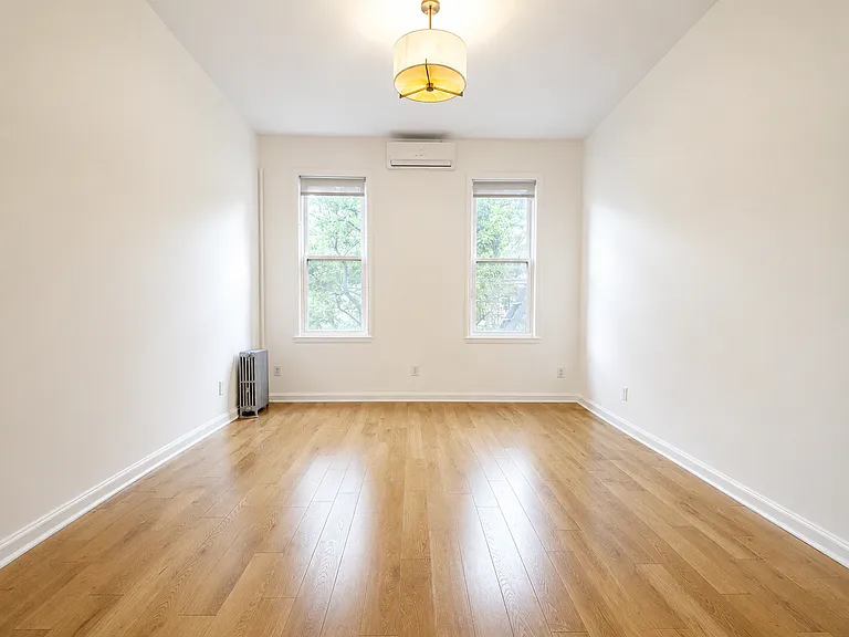604 Humboldt St #2R — Photo 2