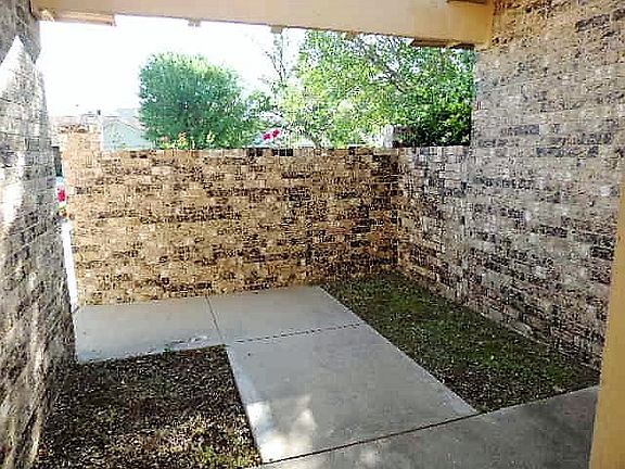 4th image of 4625 Lamont Ave