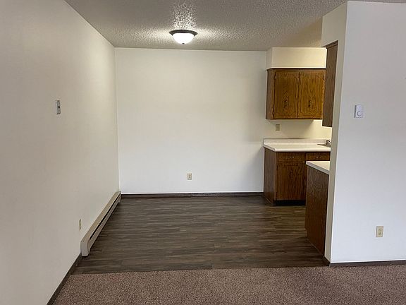 4th image of 915 32nd Ave S #304