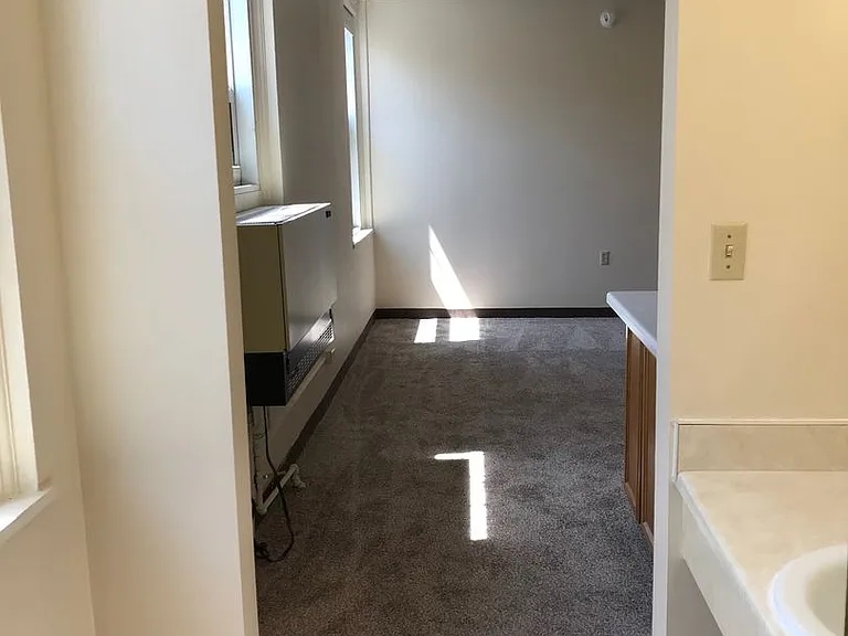 Cass Street Apartments — Photo 11