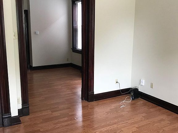 1st bedroom 
