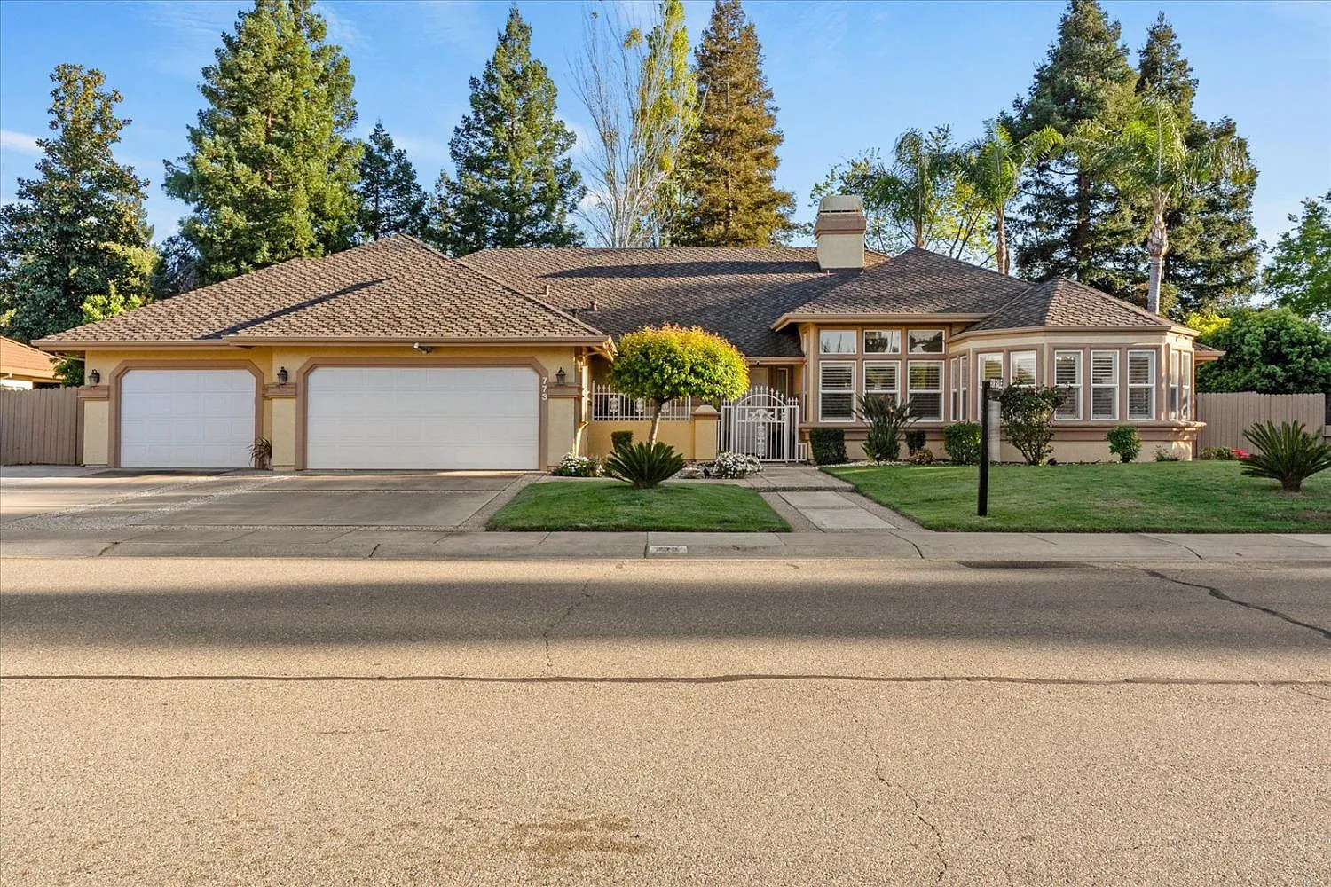 773 Estates Dr photo 1