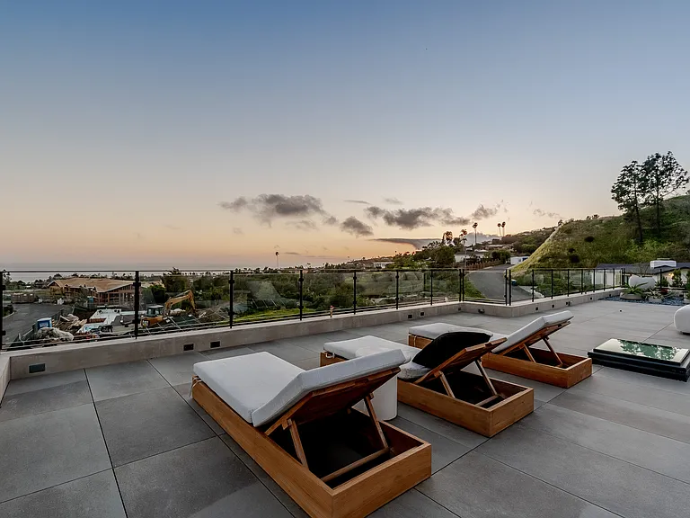 1205 Las Lomas Pl — Photo 32