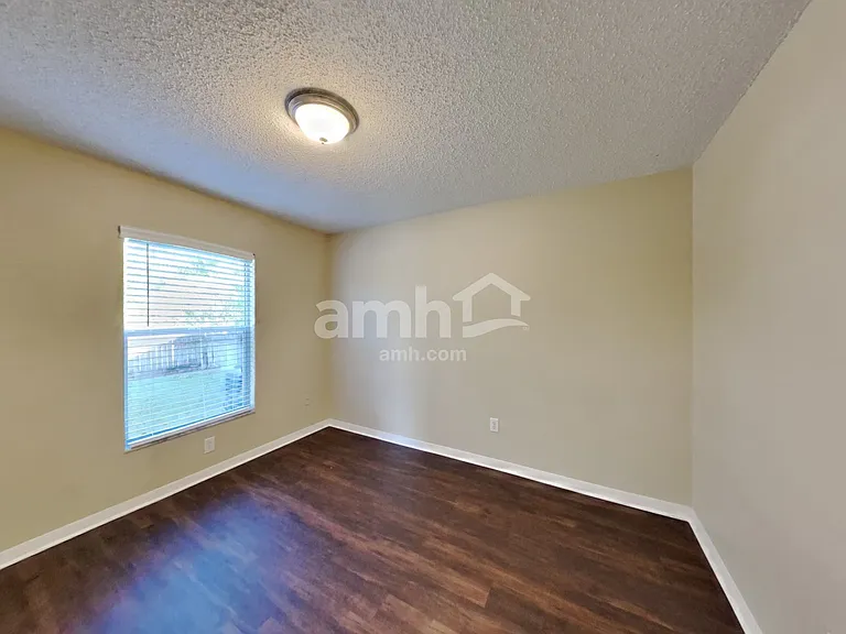 22747 Saint Thomas Cir — Photo 12