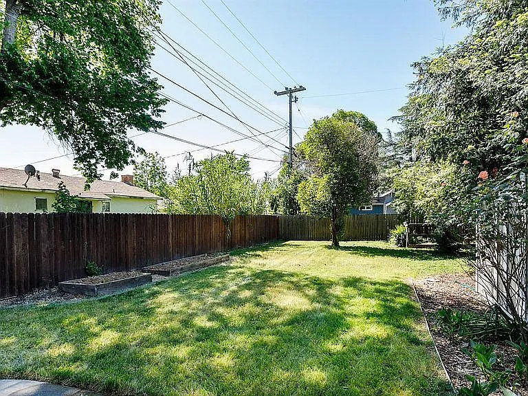 50 10th Ave — Photo 15