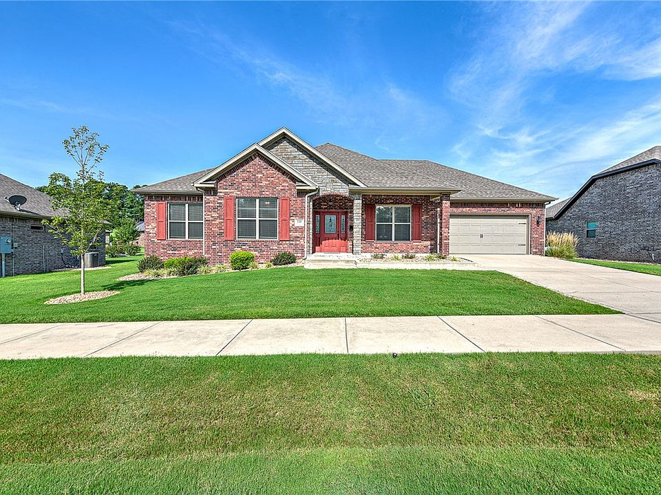 1st image of 150 Dogwood Dr