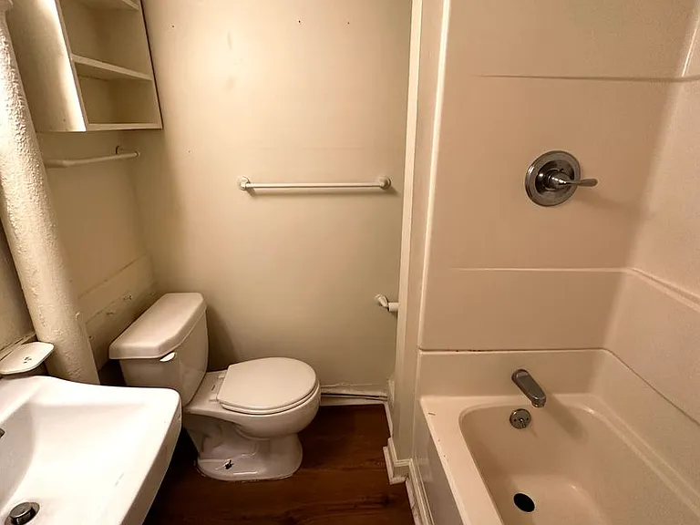 1205 N Greensboro St — Photo 9