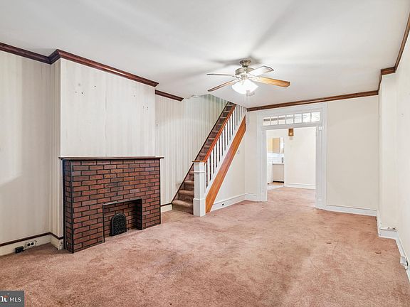 3rd image of 2212 W Oakdale St