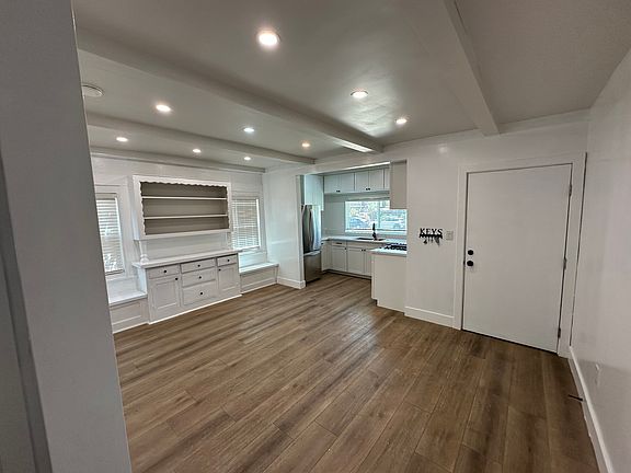 2nd image of 361 Roosevelt St