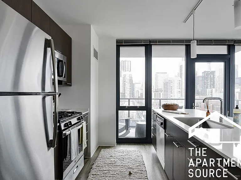 637 Wells 2bed 1bath — Photo 1