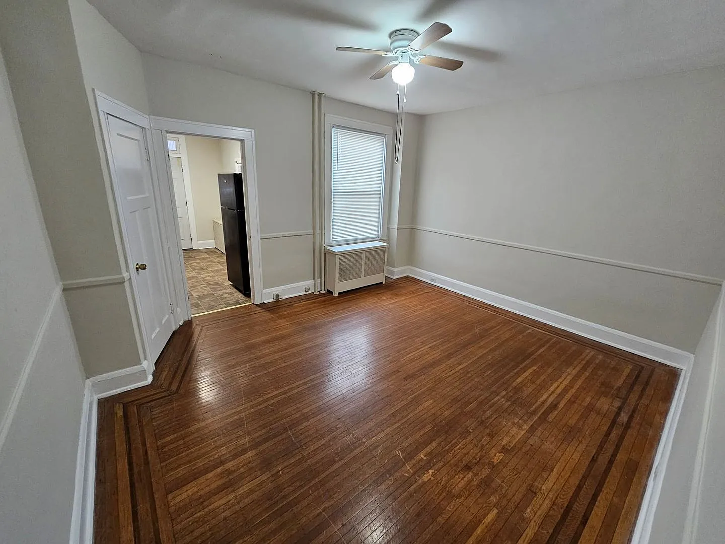 2 Bedroom 1 Bathroom in Belair-Edison — Photo 4