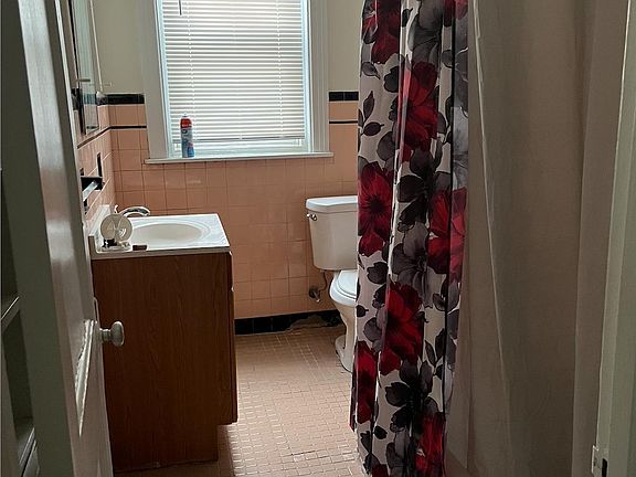 3rd image of 60XX Catharine St