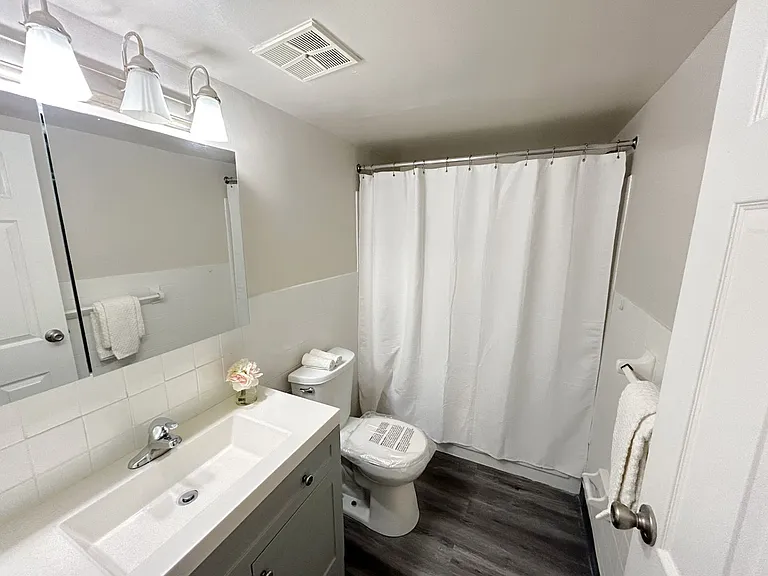 Lindenwood Apartments — Photo 18