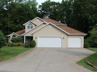 4000 Silver Oaks Dr, Saint Joseph, MI 49085