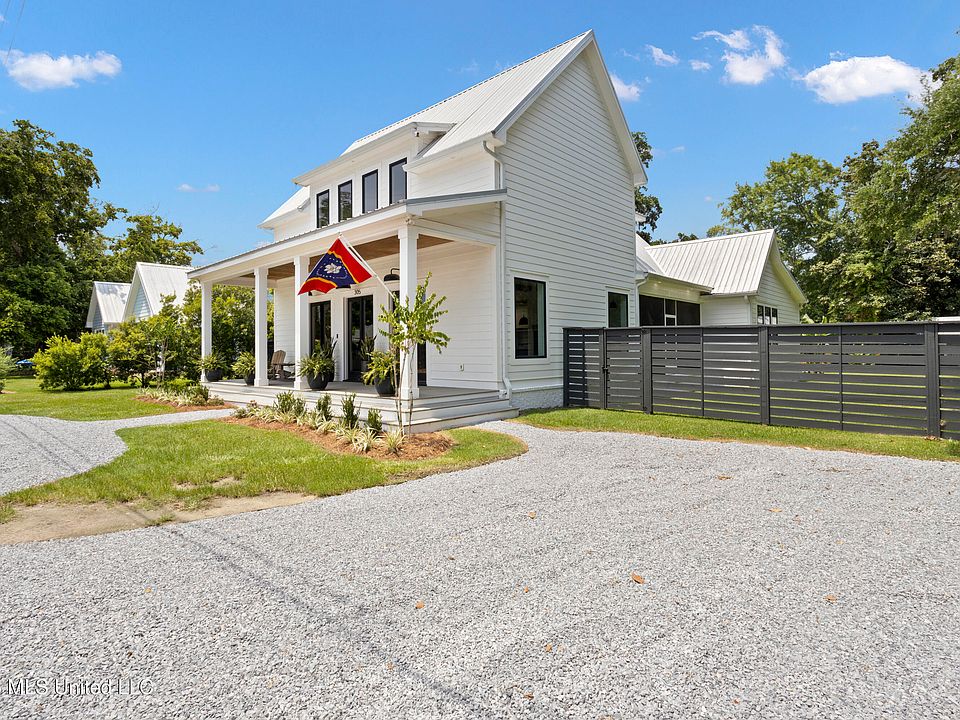 1st image of 305 Beach Hill Rd