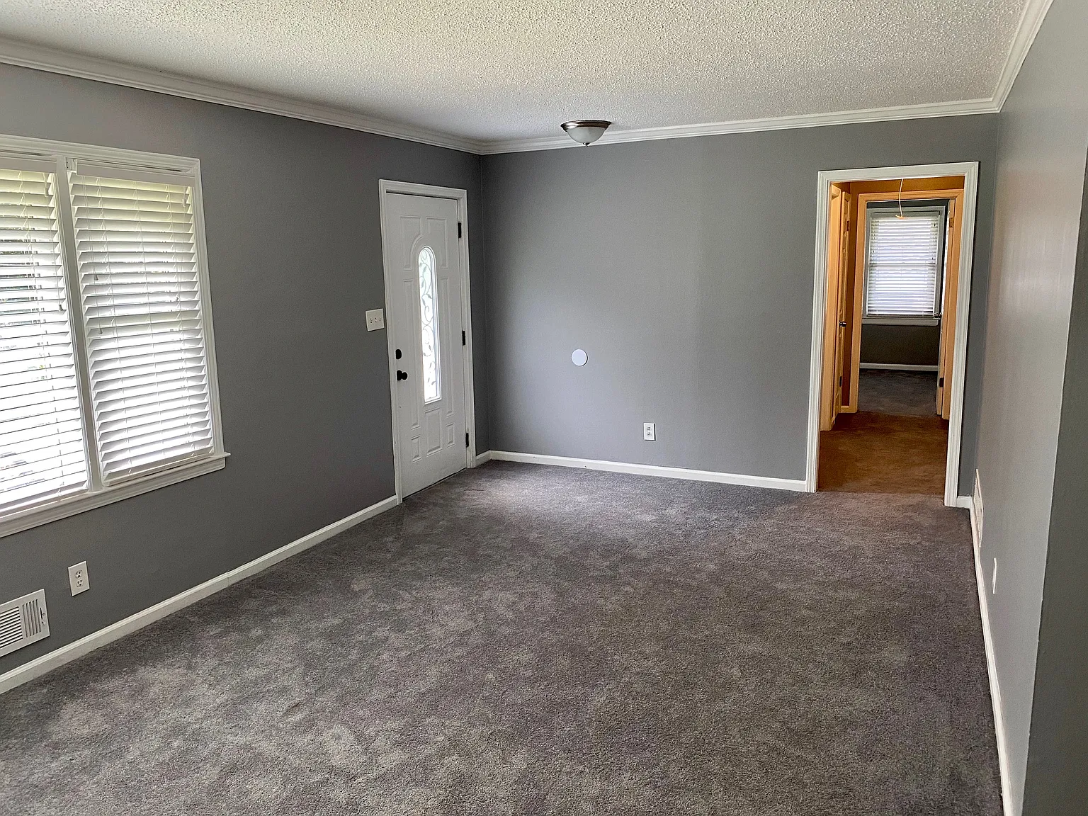 3 bed, 1145 sqft, $2,175 — Photo 2
