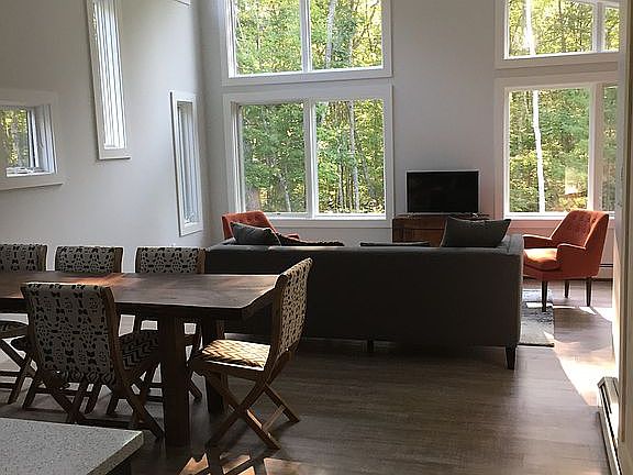 Apartment living/dining area