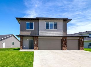 818 Albert Dr W, West Fargo, ND 58078