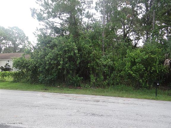 2nd image of 887 Carnation Ave SE