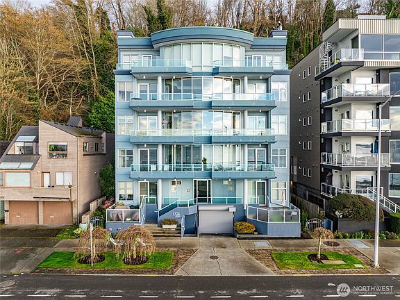 3rd image of 1374 Alki Avenue SW #400