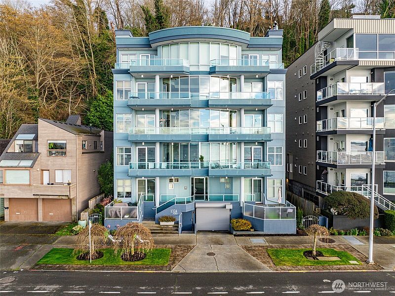 3rd image of 1374 Alki Avenue SW #400