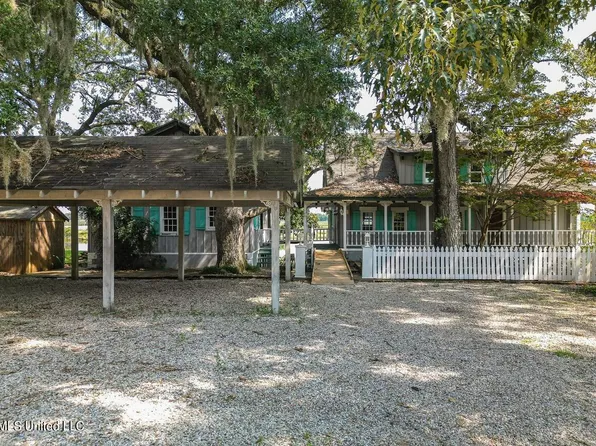 2310 N Country Club Ln, Biloxi, MS 39532
